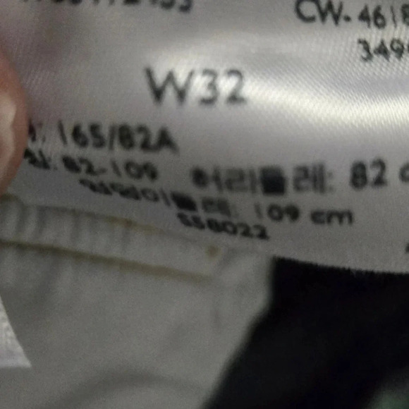 Levi's Distressed Women's Jean Shorts Size 32 - Picture 4 of 6